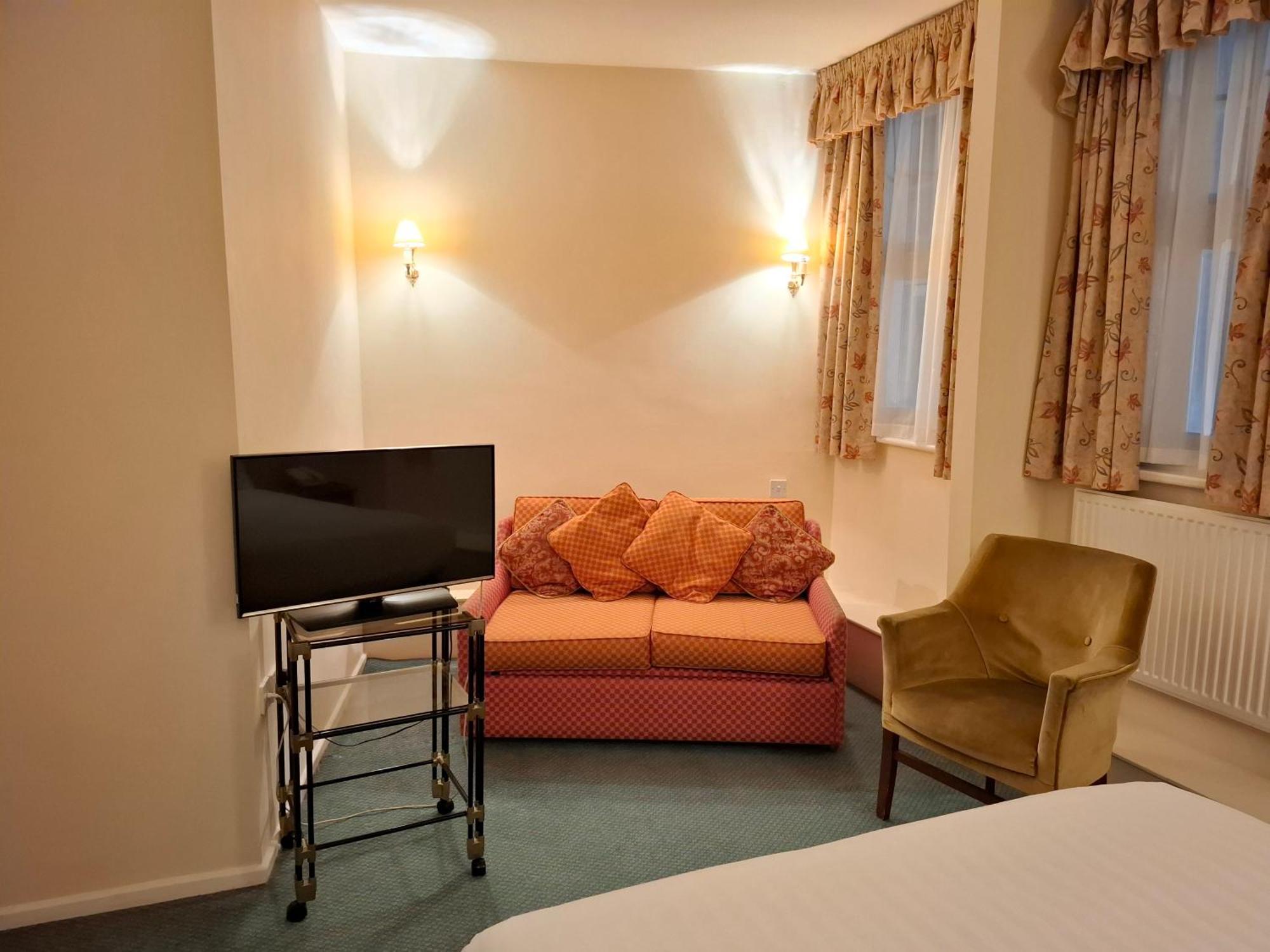 Borough Arms Hotel Newcastle-under-Lyme Extérieur photo